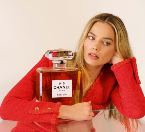 من هي نجمة حملة عطر Chanel N°5 الأيقوني؟