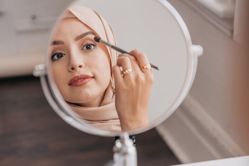 أفضل أنواع كونسيلر لإخفاء الهالات السوداء