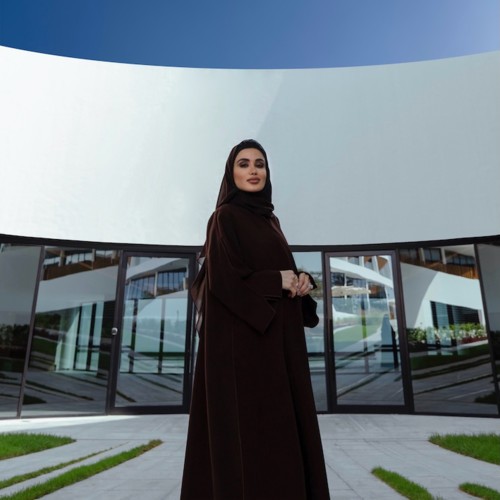 إصدار خاص من الطوابع التذكارية من تصميم الفنانة الإماراتية ياسمين الملا لهذه المناسبة