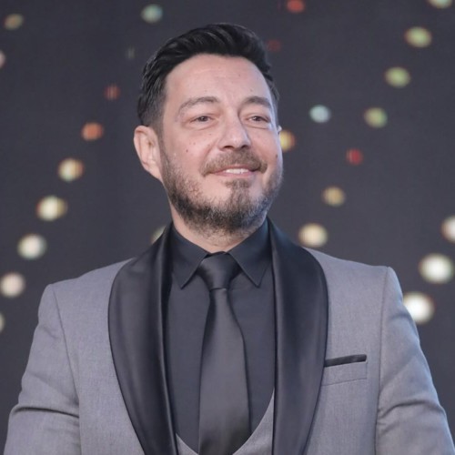 ابنة أحمد زاهر تنقذه من موقف محرج