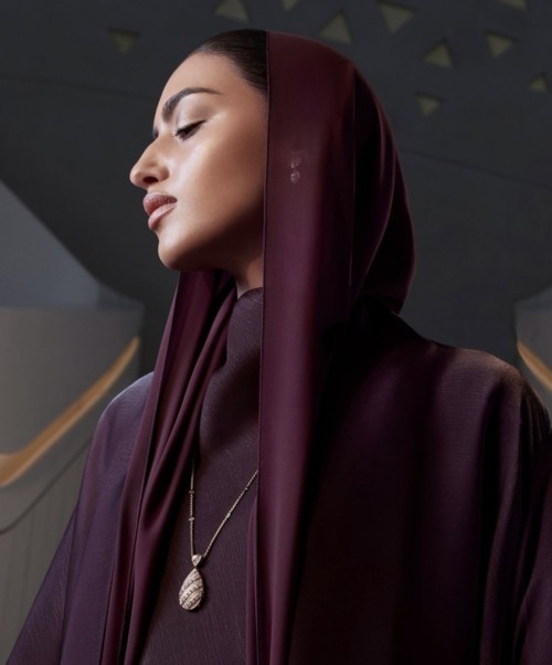 نصائح لتنسيق المجوهرات مع العبايات نصائح لتنسيق المجوهرات مع العبايات