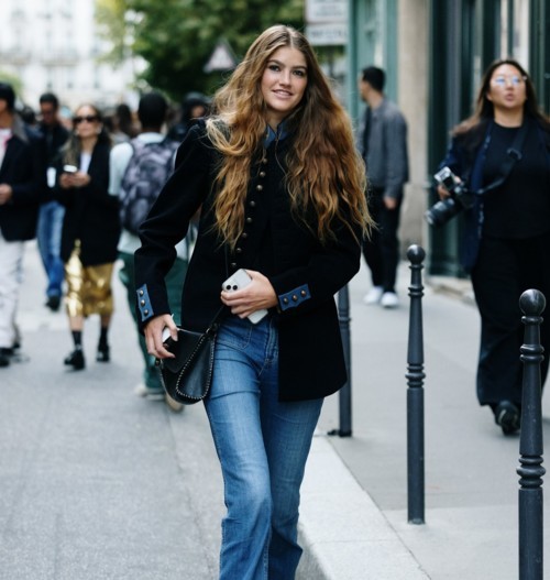 نصائح لارتداء الجينز بأسلوب أنيق لإطلالات العمل