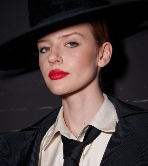 ألوان أحمر شفاه ستسيطر على المشهد الجمالي هذا الشتاء