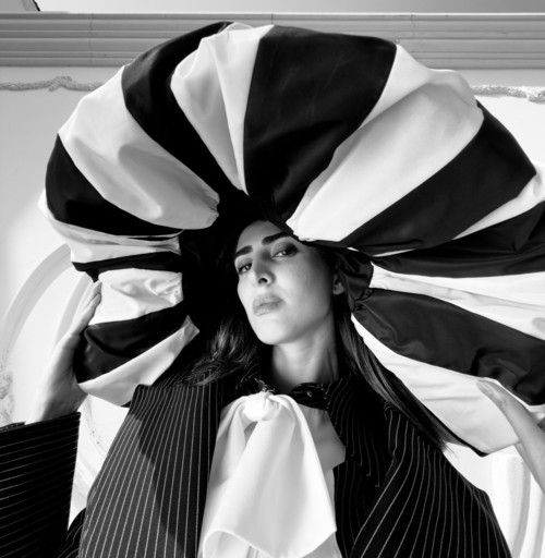 نساء يعدن كتابة رواياتهنّ من خلال معرض Through Her Eyes