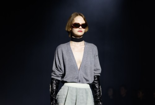 من قفازات الجلد إلى واقيات الأذن.. 7 أكسسوارات شتوية رائجة هذا الموسم