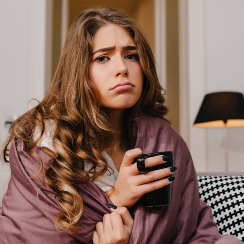 كيف تخفّفين شعور القلق خلال الدورة الشهرية؟