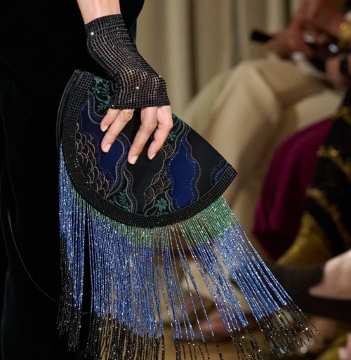 حقيبة الكلاتش لاحتفالات رأس السنة… وما بعدها!