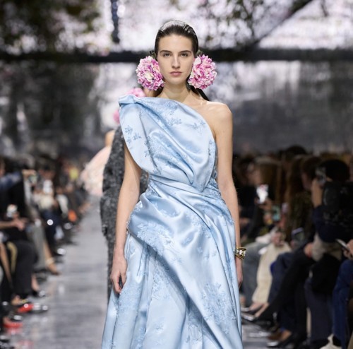 جوناثان أندرسون يُدشّن حقبة جديدة لدى Dior