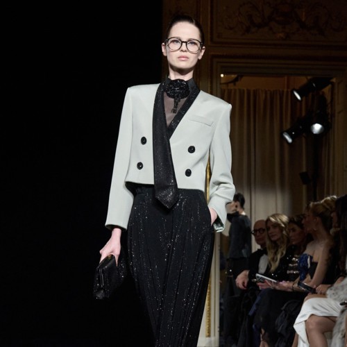 مجموعة Armani Privé تُظهر حب ابنة شقيق مؤسّس الدار له