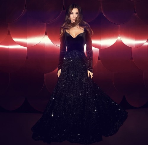 نانسي عجرم بإطلالة ملكيّة في حفلها في أبو ظبي