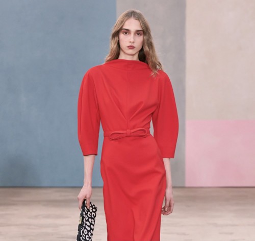 مجموعة Carolina Herrera تجسّد المرأة النيويوركيّة الأصيلة