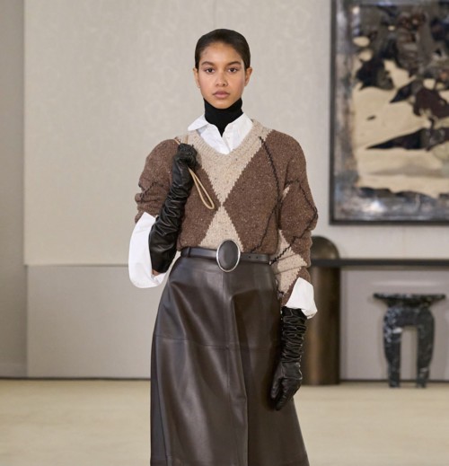 جوزيف Altuzarra يستوحي مجموعته الجديدة من أعمال فيلاسكيز وتشامبرلين