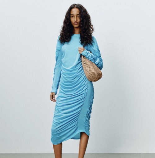 مجموعة JW Anderson لخريف وشتاء 2026 تعيد تعريف فن التنسيق