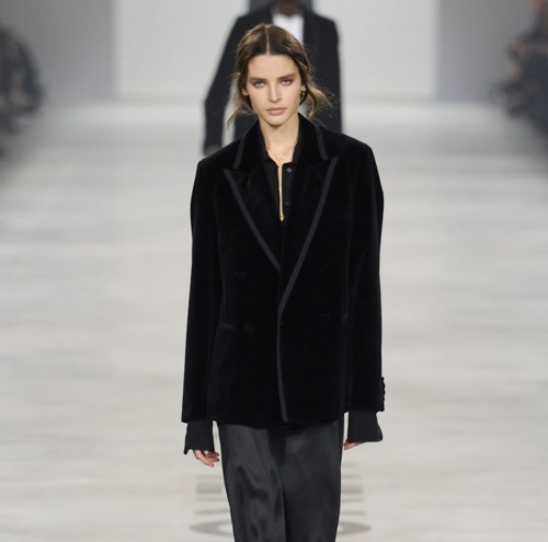 ماريا غراتسيا كيوري تجدّد هوية Fendi في مجموعة خريف 2026