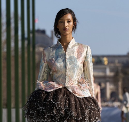 Dior تستوحي مجموعتها لخريف 2026 من موز القرن الثامن عشر