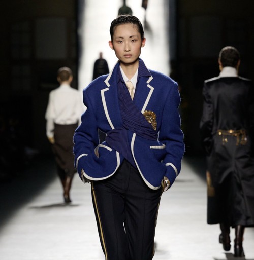 Dries Van Noten تستوحي مجموعتها لخريف 2026 من الزيّ المدرسيّ