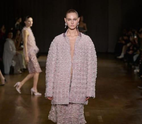 مجموعة Georges Hobeika تعكس جمال بتلات الأزهار