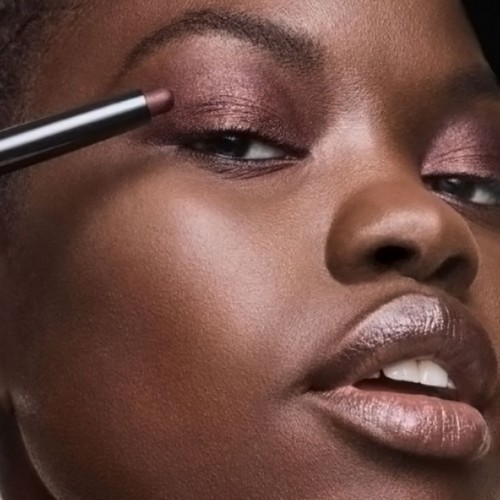 Eyeshadow Stick خطوة واحدة تكفي لإطلالة مثالية