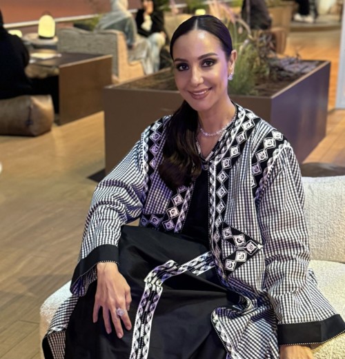 كنزة نجيب جيدي لـ Elle Arabia: أصمّم قطعًا لا تُقيّد الجسم بل تُتيح له الحركة بانسيابية