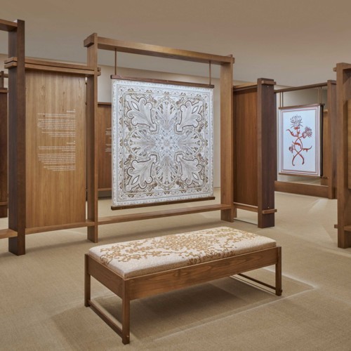 Loro Piana تكشف عن أحدث مجموعاتها لأسبوع ميلانو للتصميم 2026