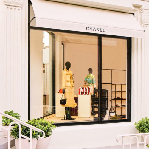 مجموعة Chanel Coco Beach 2026 بانتظاركم في متجر Chanel المؤقت في Biarritz