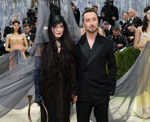 من هم أبرز مصمّمي الأزياء الذين حضروا إلى حفل Met Gala أمس؟