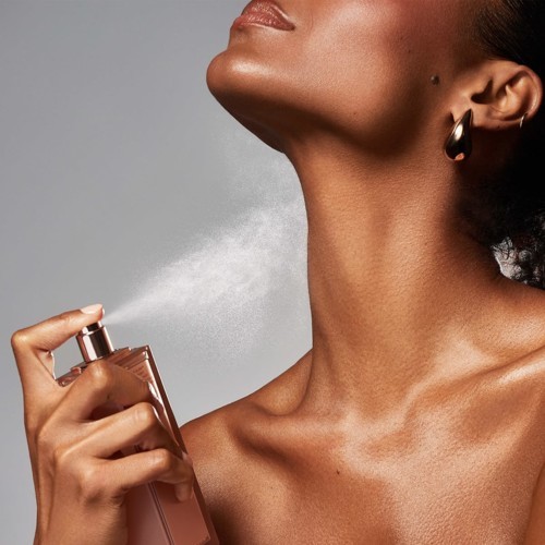عطور ثنائية الطور: صيحة جمالية تجمع بين العطر والعناية بالبشرة؟