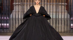 من قلب مدرير كشفت Carolina Herrera عن احدث مجموعاتها