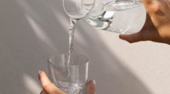أسباب وراء شعورك الدائم بالعطش رغم شرب الكمية المناسبة من الماء