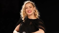 آمبر هيرد تكشف عن مفاجأة بمناسبة عيد الأم