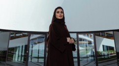 إصدار خاص من الطوابع التذكارية من تصميم الفنانة الإماراتية ياسمين الملا لهذه المناسبة