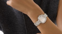 دليلك لاختيار الساعة المناسبة ووضعها في يدك بشكل أنيق