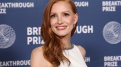 أسرار يكشفها خبراء التجميل لمكياج مشرق بعد الأربعين!