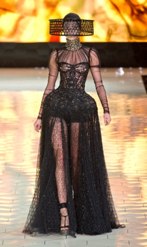  Alexander McQueen باريس ربيع/صيف2013