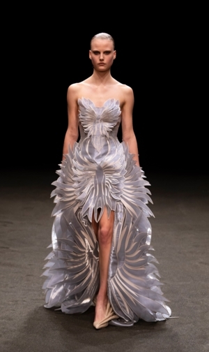  Iris van Herpen باريس ربيع/صيف2022