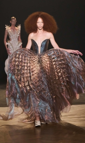  Iris van Herpen باريس خريف/شتاء2025