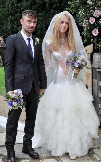بالصور: أسوأ فساتين الزفاف الخاصة بالمشاهير