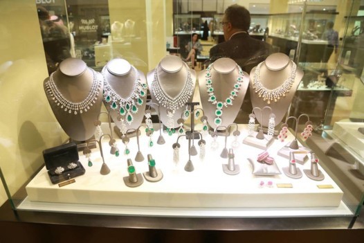 بريق وكثير من المجوهرات الساحرة في معرض الجواهر العربية 2015
