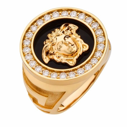 "هارفي نكلز دبي" يطرح مجموعة مجوهرات Versace الجديدة