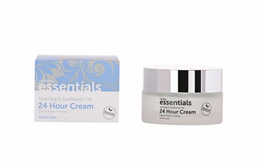 رطبي بشرتك مع منتجات Herbal Essentials