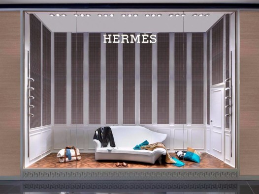 حصرياً: Nina Sanders مصممة واجهات Hermès في مول الإمارات