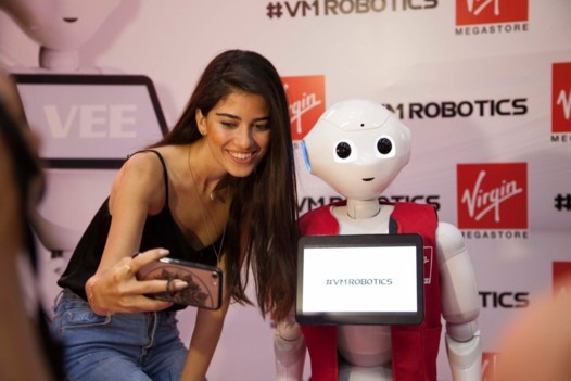 الروبوتات التفاعلية الاجتماعية تحطّ في فيرجن ميغاستور لبنان