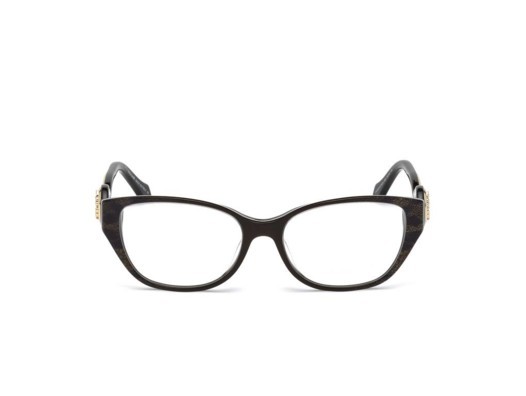 النظارات السوداء الشهيرة تعود إلى ساحة الموضة!