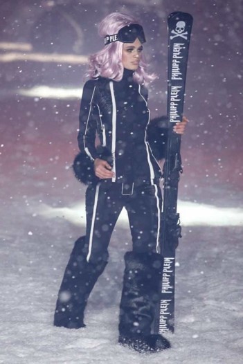 فيليب بلين يستوحي تصاميمه من ثياب التزلّج