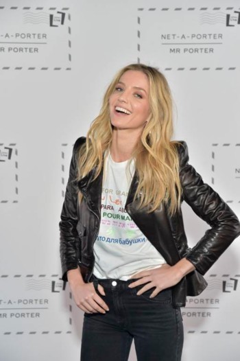 NET-A-PORTER يحتفل بالنساء مع طرح ستّة تصاميم حصرية!