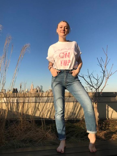 NET-A-PORTER يحتفل بالنساء مع طرح ستّة تصاميم حصرية!