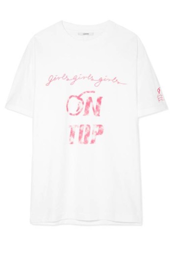 NET-A-PORTER يحتفل بالنساء مع طرح ستّة تصاميم حصرية!