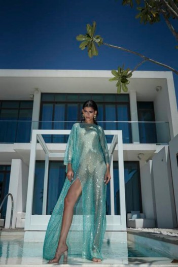 سناء عثماني تطلق مفهومًا جديدًا لأزياء المنتجعات!