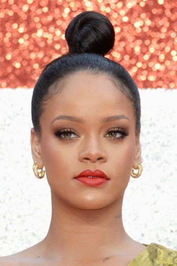 أسرار مكياج Rihanna في عرض أوشين 8