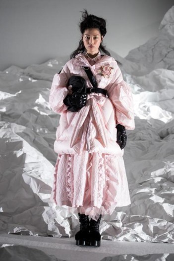 مجموعة Moncler Simone Rocha المبتكرة من علامة Moncler